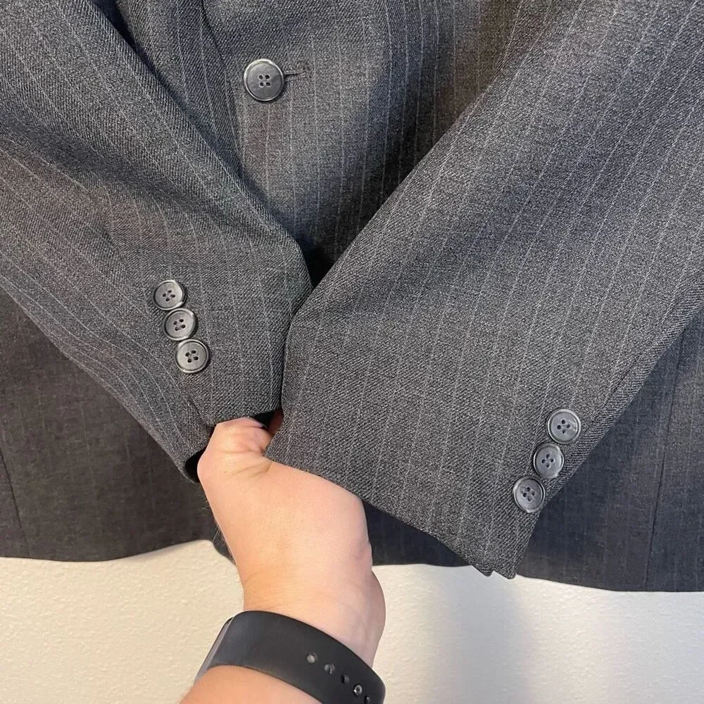 Vintage Levi’s Gray Pinstripe Blazer Size 44L‎